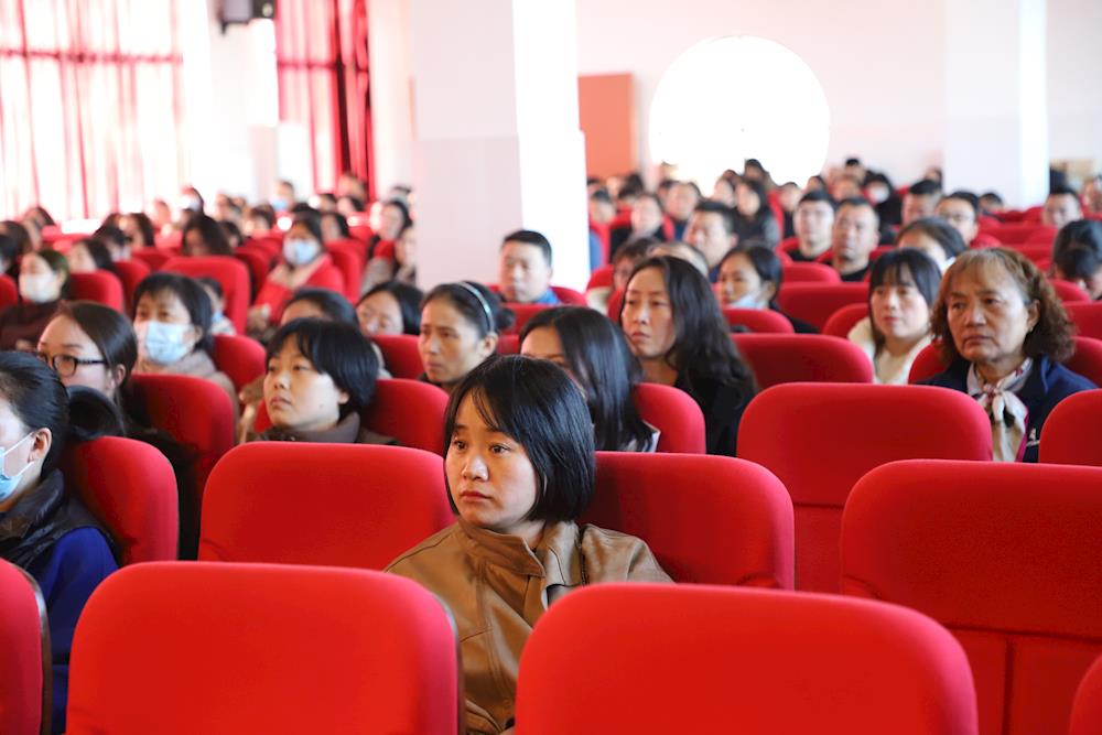 家校双向奔赴，携手共筑未来——高二年级家长会